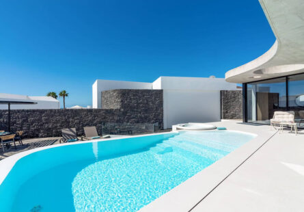 Luxury Beachfront Villa Escape